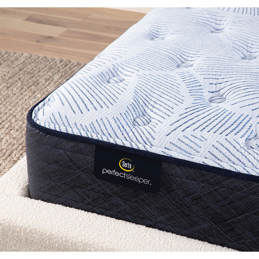 Pompy Plush Mattress by Serta®